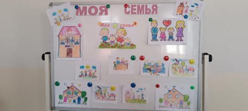 Vystaka-risunkov-ko-Dnju-Semi